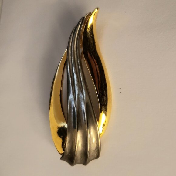 Vintage 1980s Signed Two-Tone Swirl M Jent Leaf Wing Wave Mixed Metal Brooch Pin - Picture 2 of 9